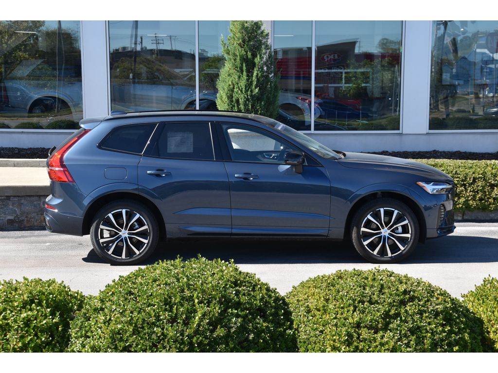 2025 Volvo XC60 B5 Plus photo 3