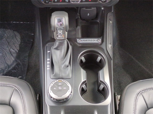 2025 Ford Bronco Outer Banks photo 18