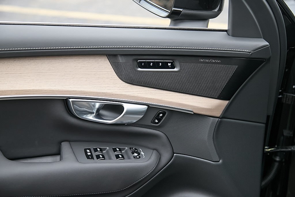 2026 VOLVO XC90 - Image 10