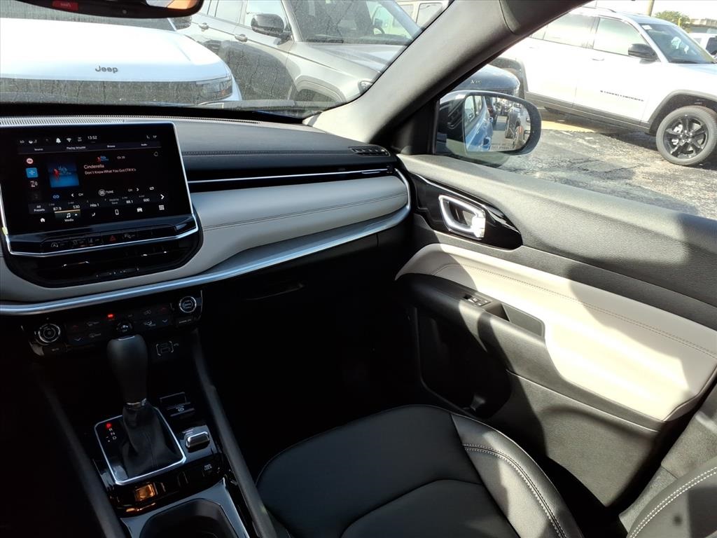 2026 Jeep Compass Limited photo 14