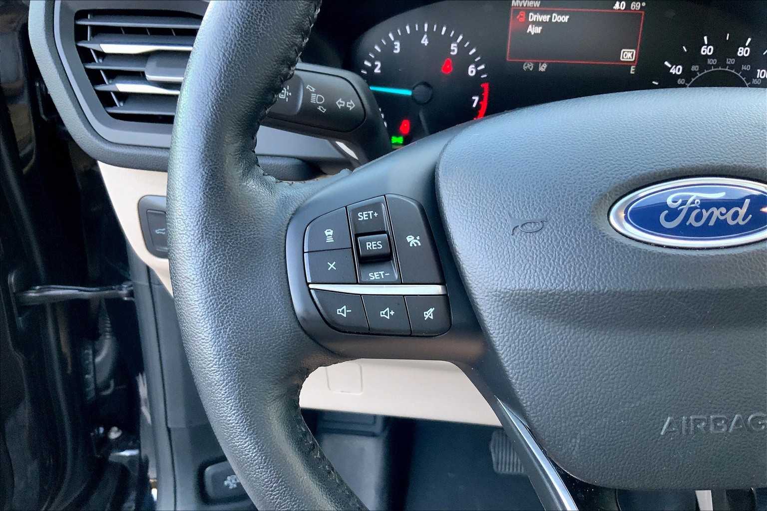 2020 Ford Escape SEL photo 21