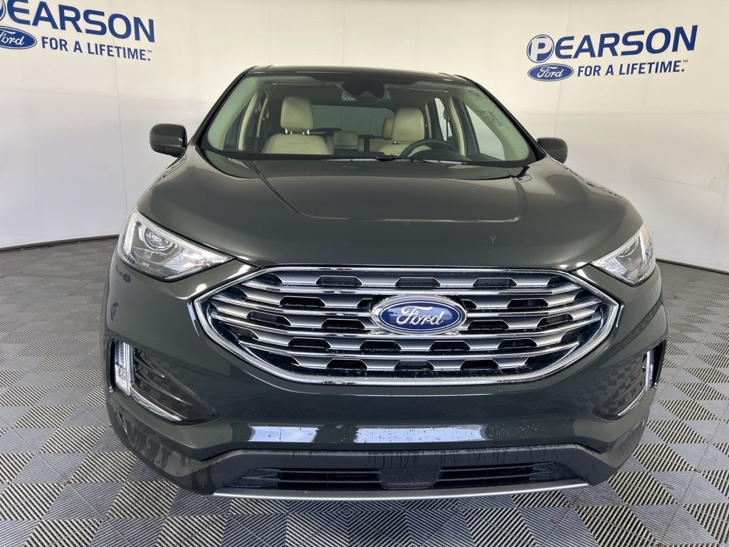 2022 Ford Edge SEL photo 2