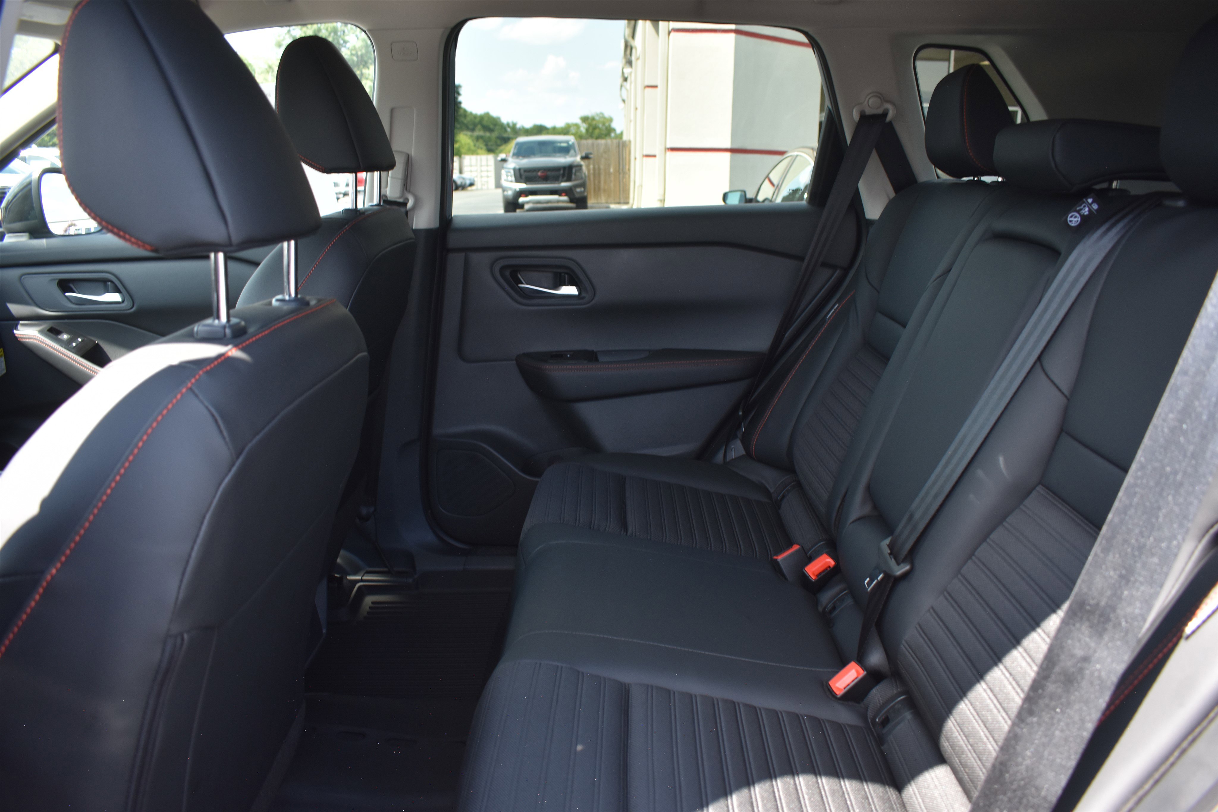 2026 Nissan Rogue SV photo 8