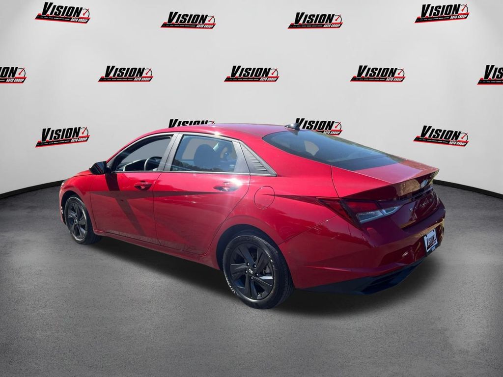 2023 Hyundai Elantra SEL photo 7