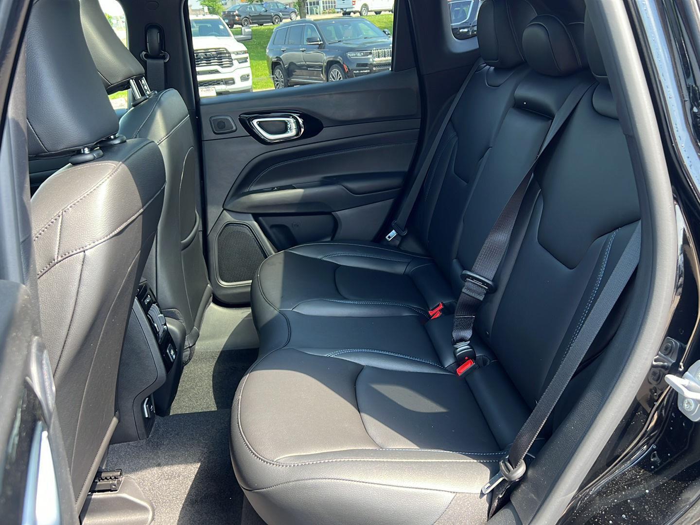 2025 Jeep Compass Limited photo 18