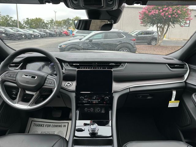 2025 Jeep Grand Cherokee Limited photo 25