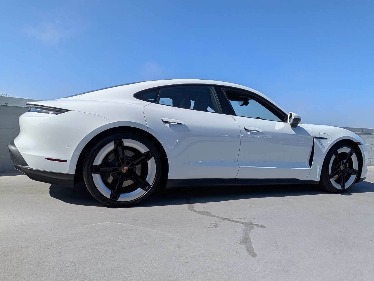 2026 Porsche Taycan 4 photo 22