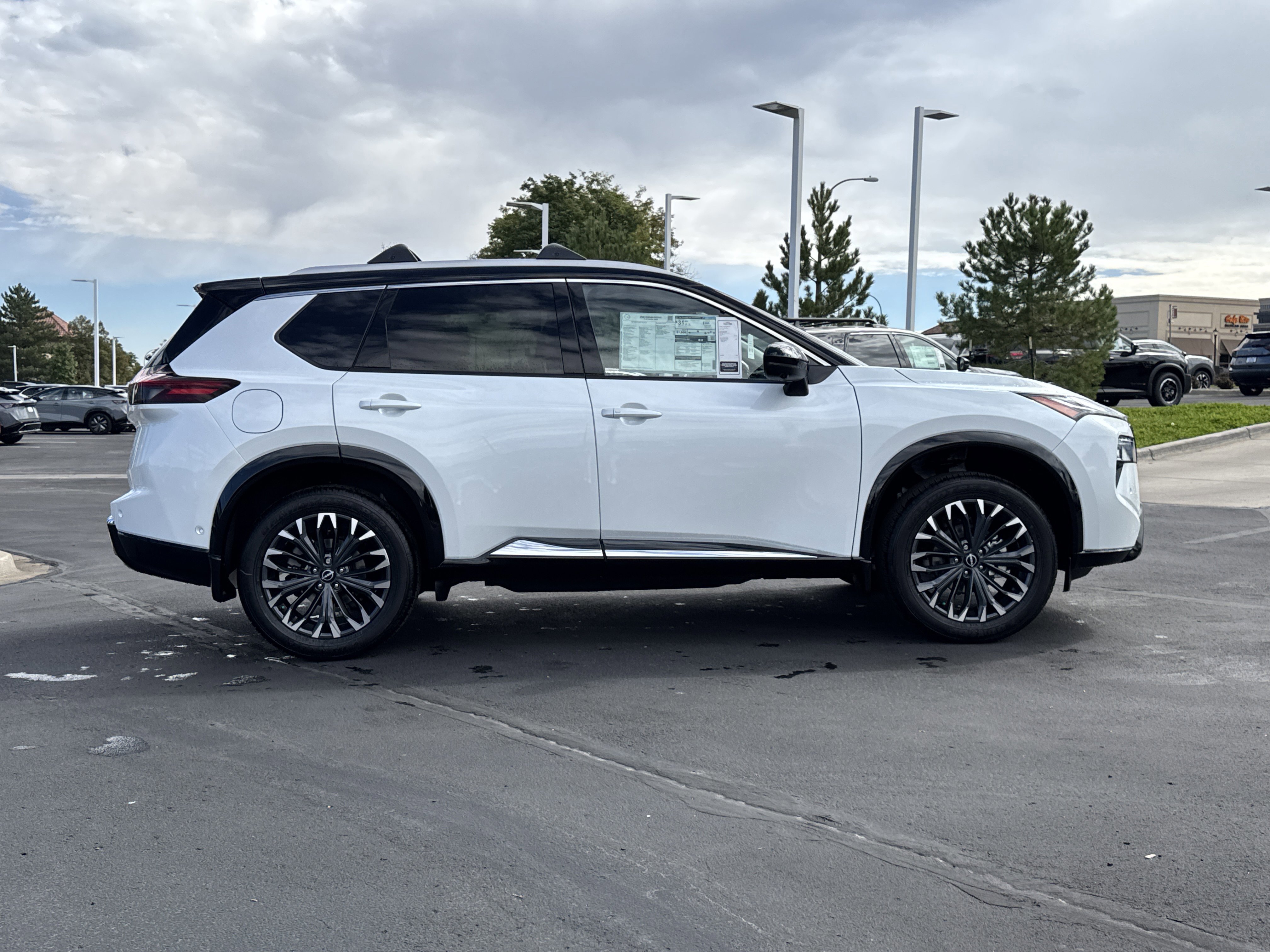 2026 Nissan Rogue Platinum photo 2