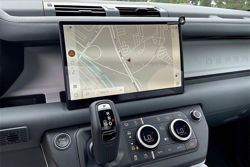 2025 Land Rover Defender 110 S photo 7