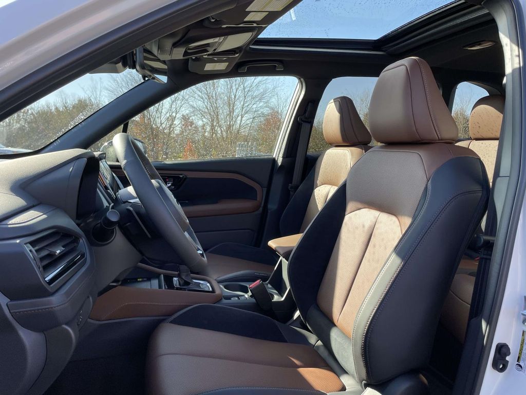 2025 Subaru Forester Touring photo 4
