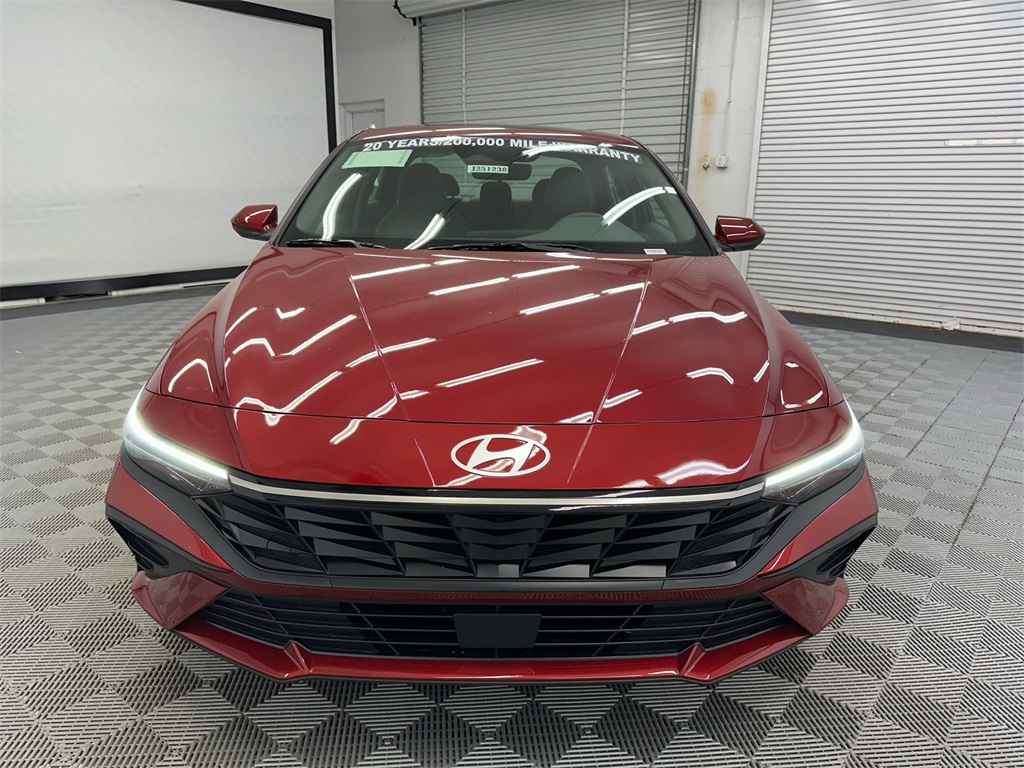 2025 Hyundai Elantra SEL Convenience photo 8