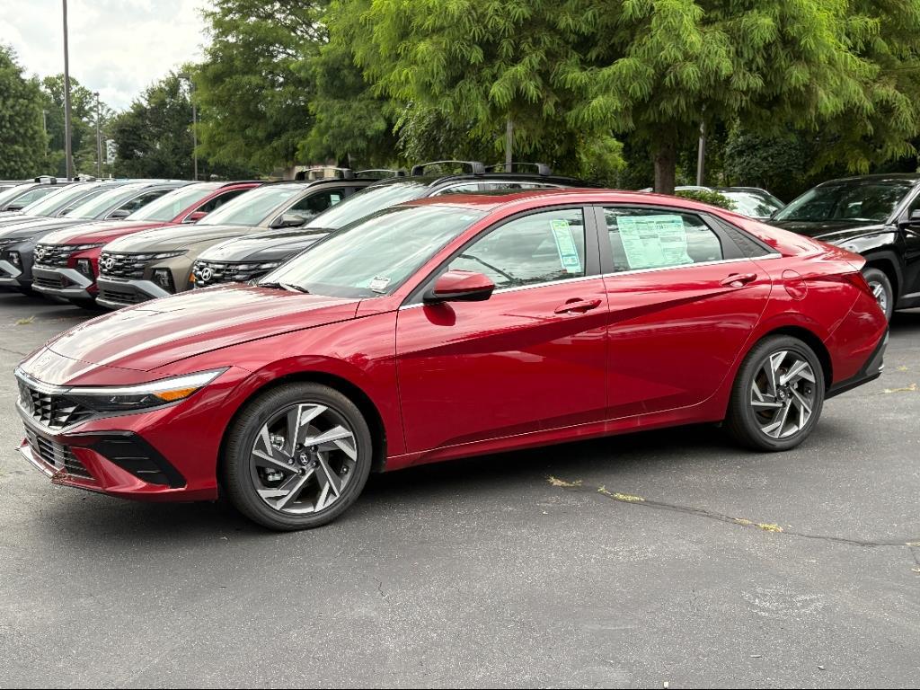 2025 Hyundai Elantra SEL Convenience photo 2