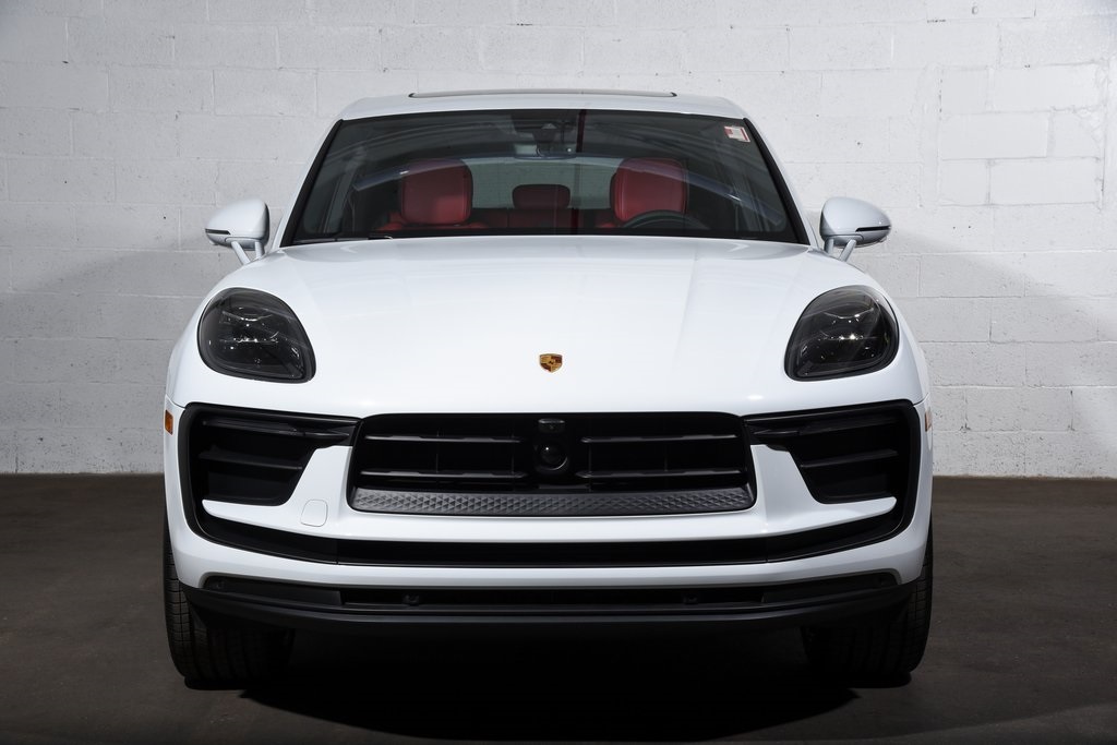 2026 Porsche Macan T photo 10