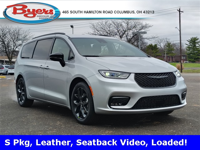 2026 Chrysler Pacifica Select's photo