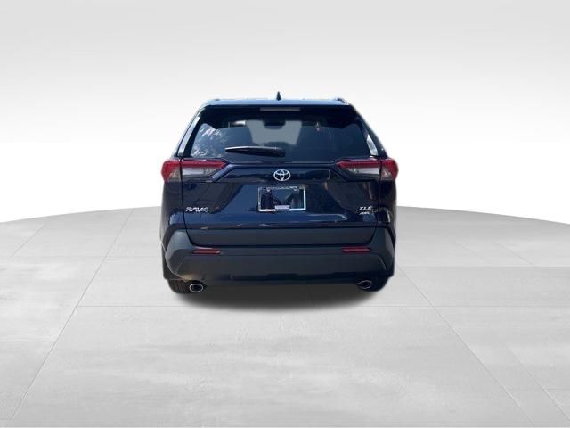 2025 Toyota RAV4 XLE photo 3