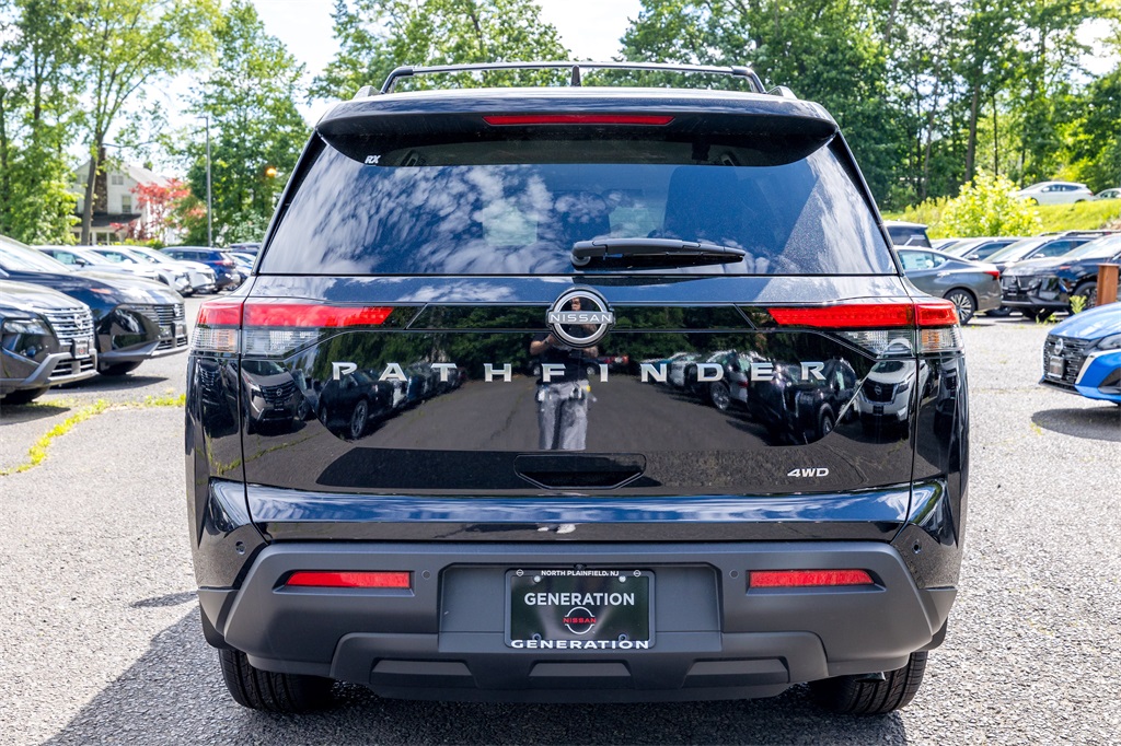 2025 Nissan Pathfinder SV photo 6