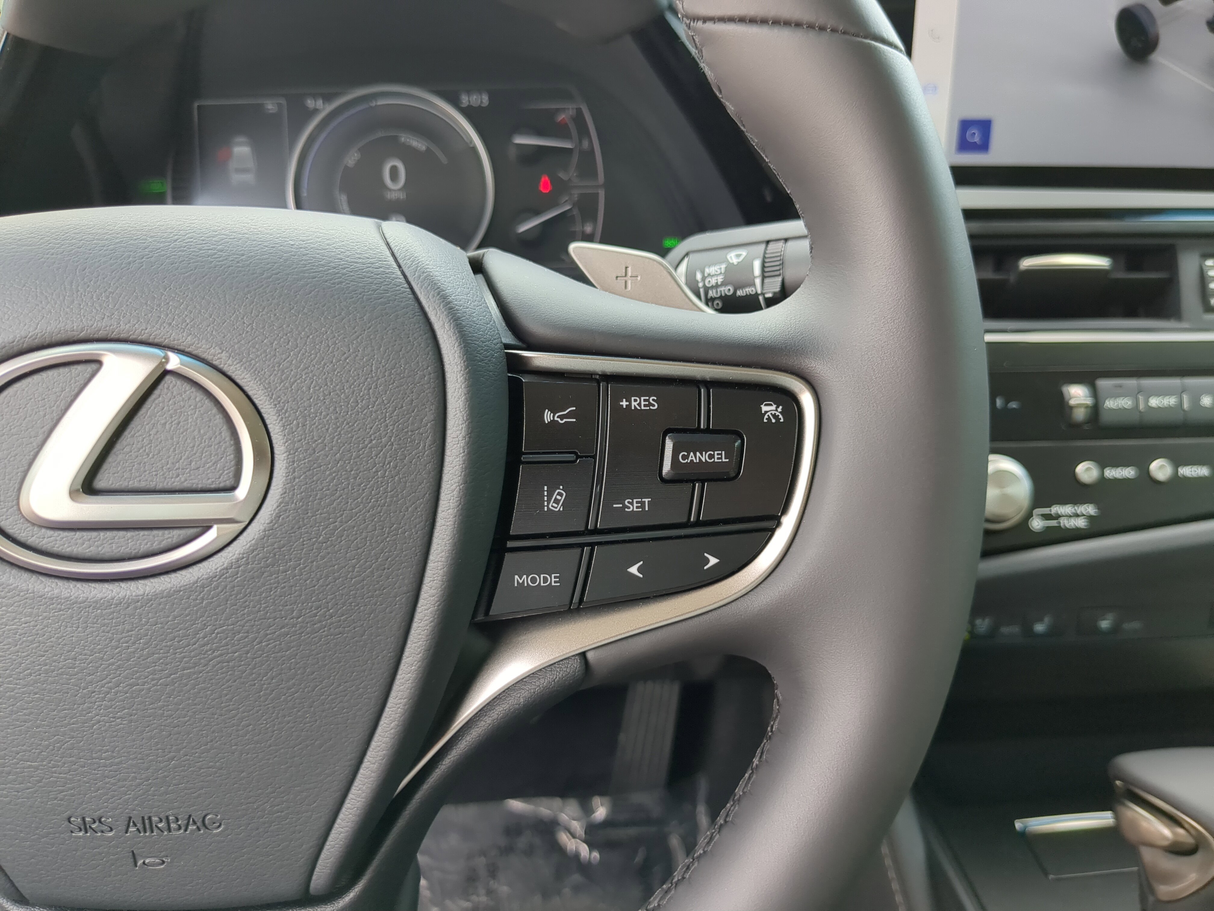 2025 Lexus ES 300h photo 12