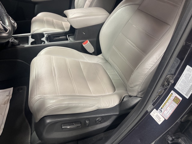 2017 Honda CR-V Touring photo 6