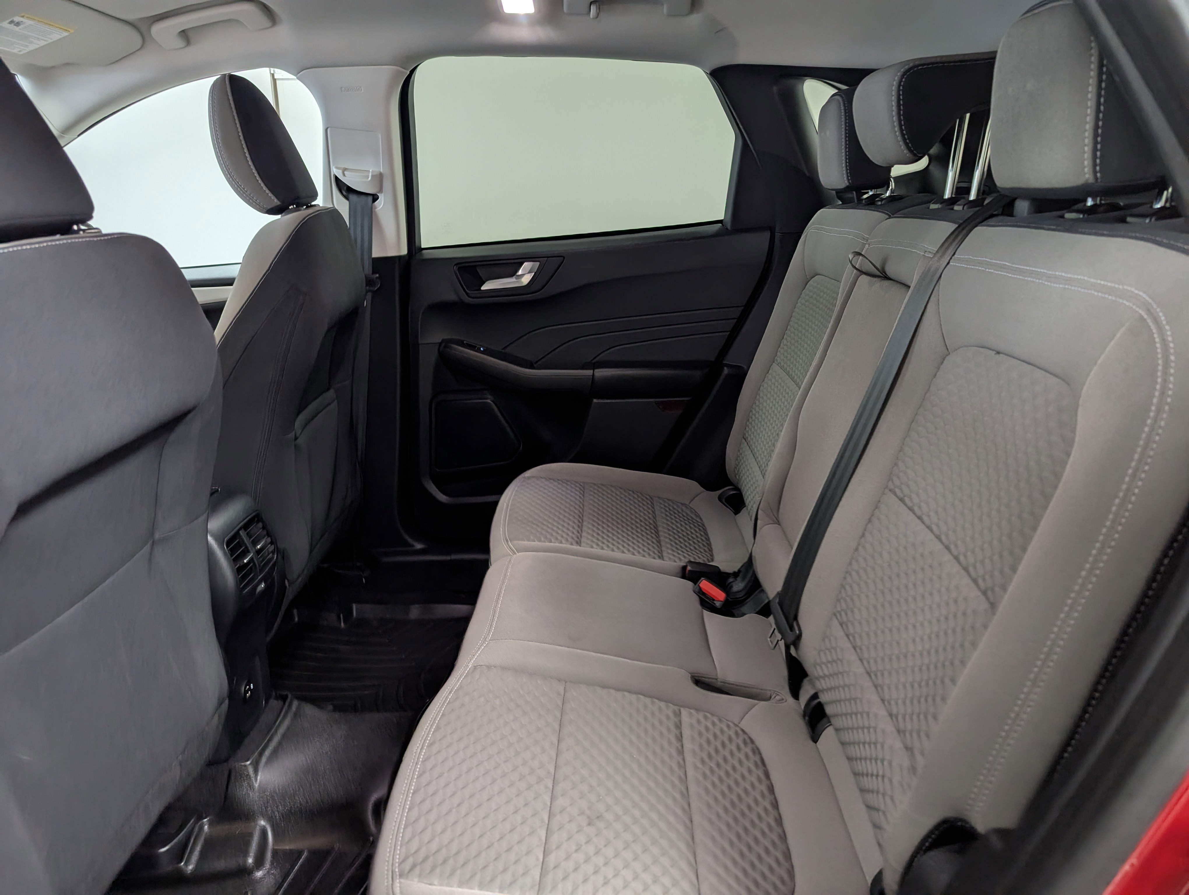 2021 Ford Escape SE photo 2