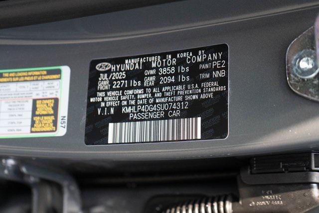 2025 Hyundai Elantra Limited photo 24