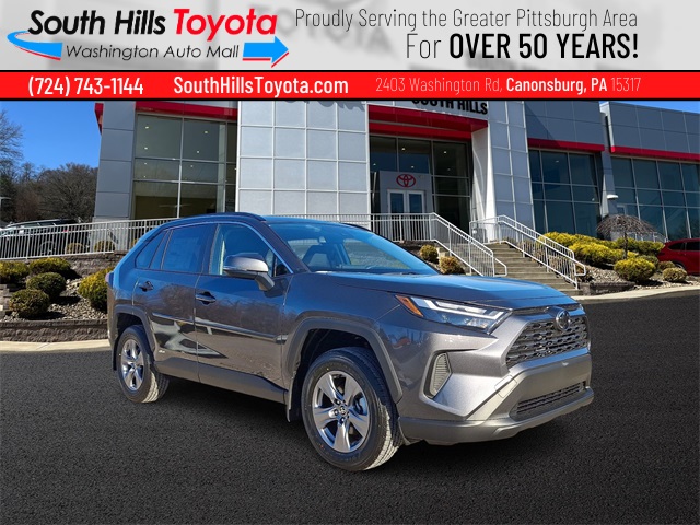 2025 Toyota RAV4 LE's photo