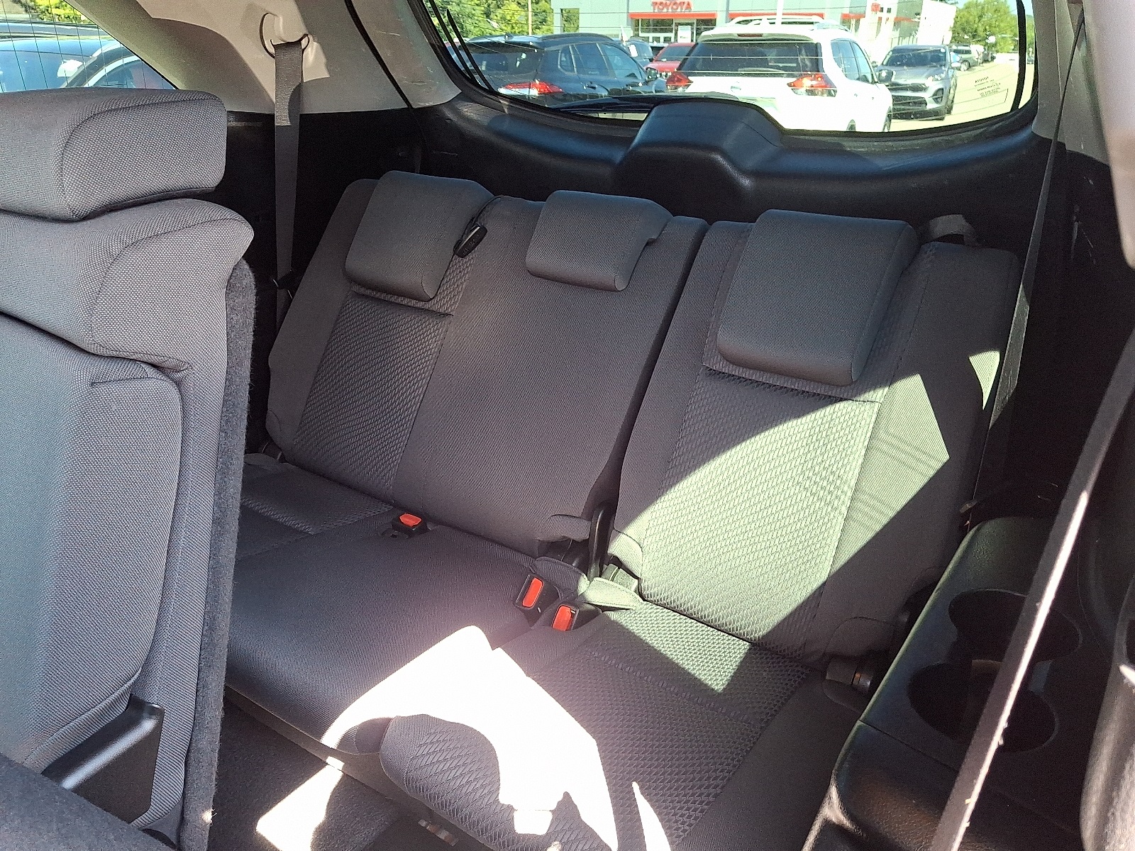2019 Toyota Highlander LE photo 11