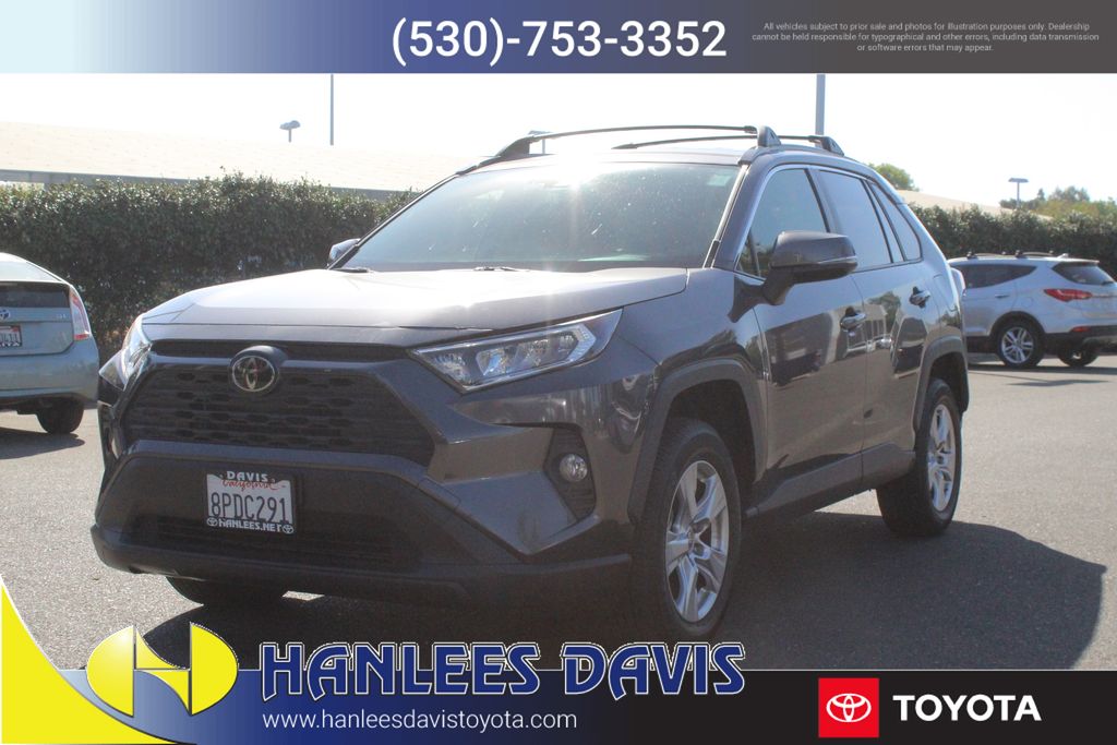 2020 Toyota RAV4 XLE photo 3