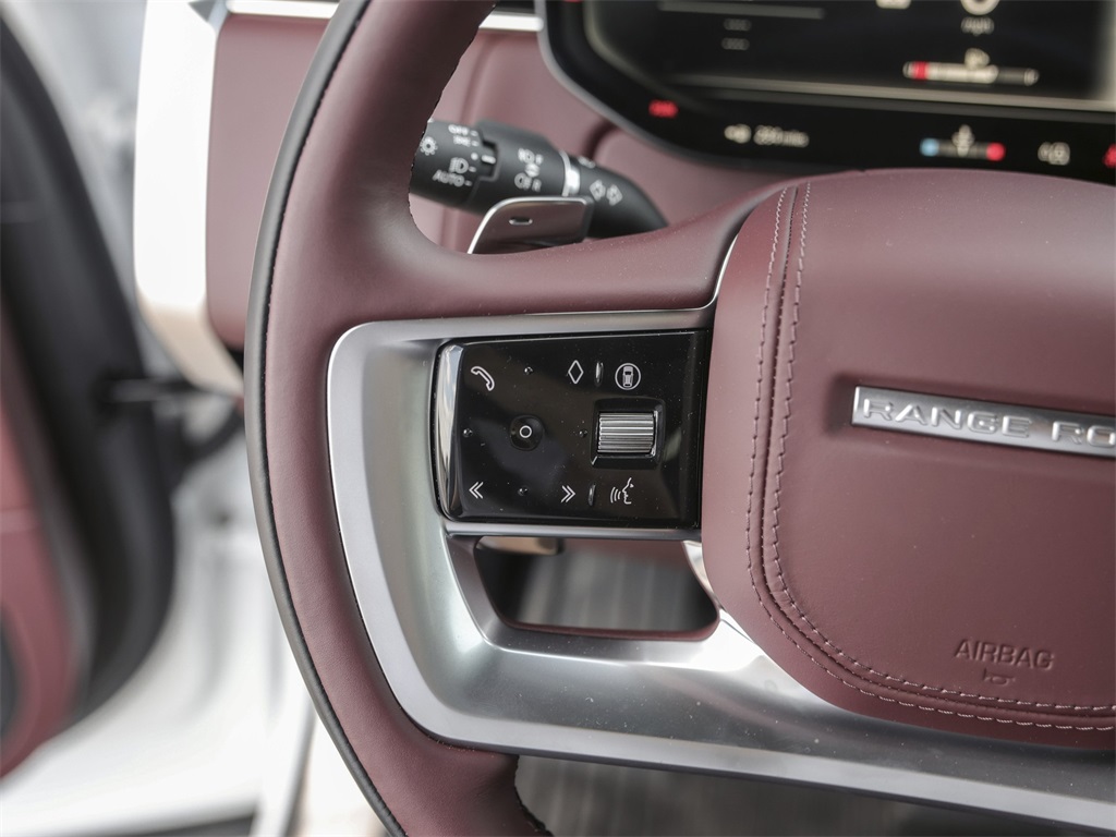 2025 Land Rover Range Rover SE photo 17