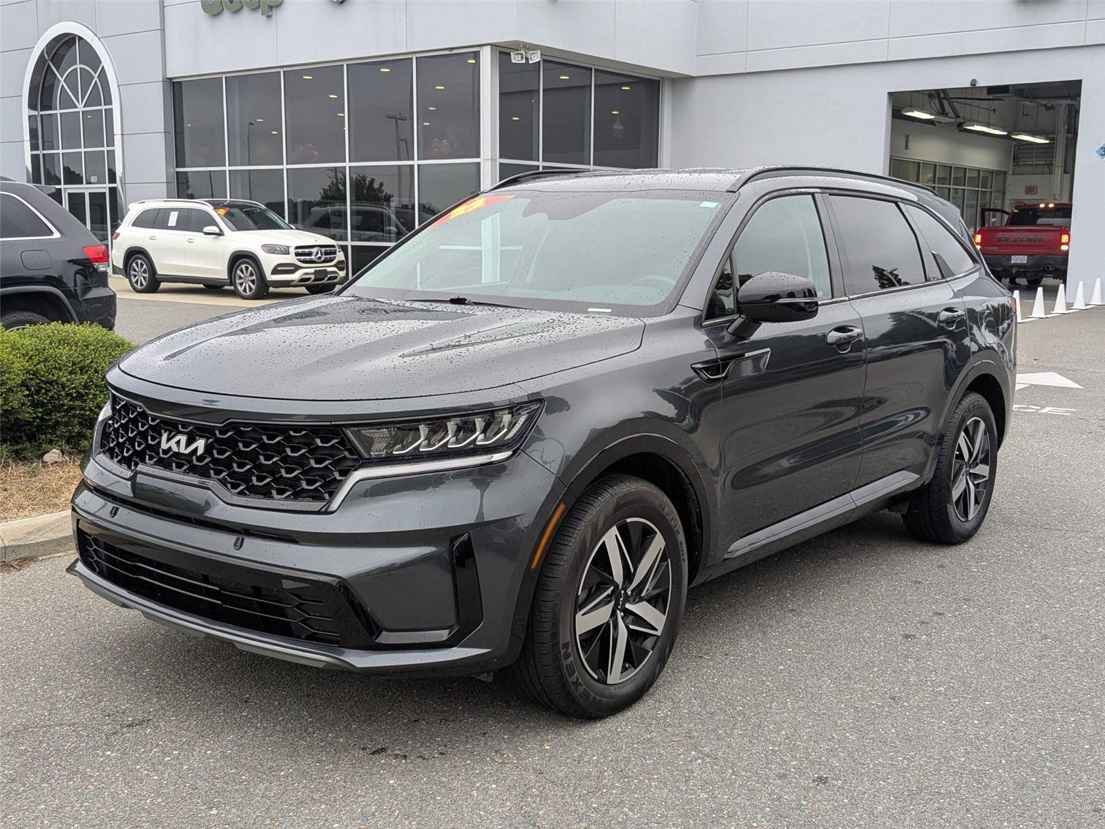 2022 Kia Sorento S's photo