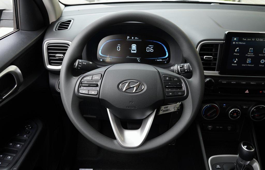 2025 Hyundai Venue SE photo 12