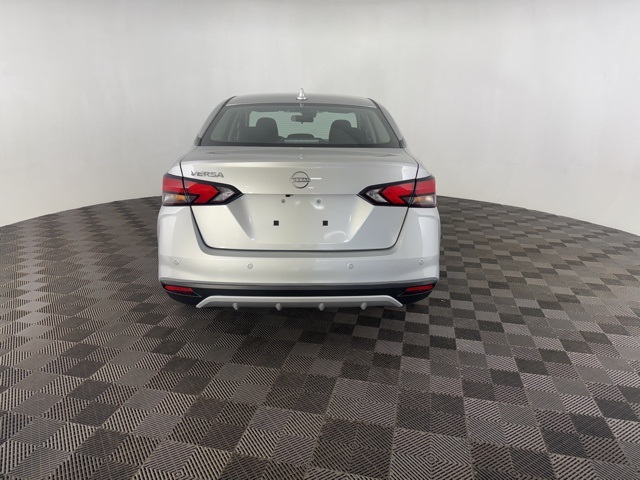 2025 Nissan Versa 1.6 SV photo 4