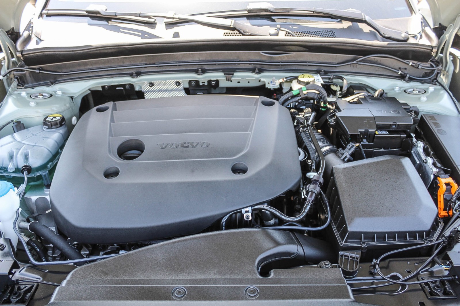 2024 Volvo XC40 Plus photo 25