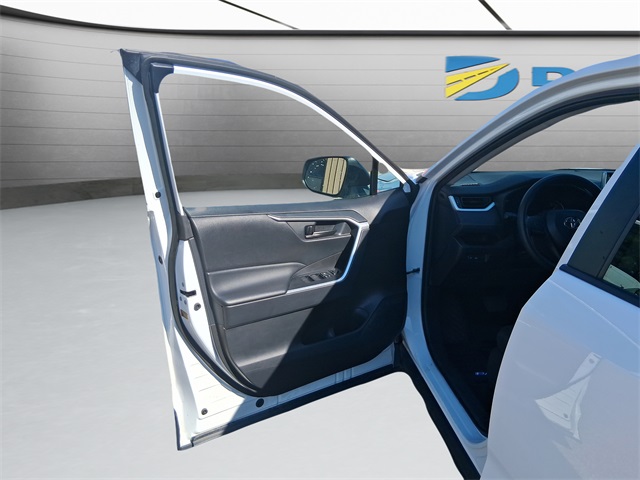 2023 Toyota RAV4 LE photo 12