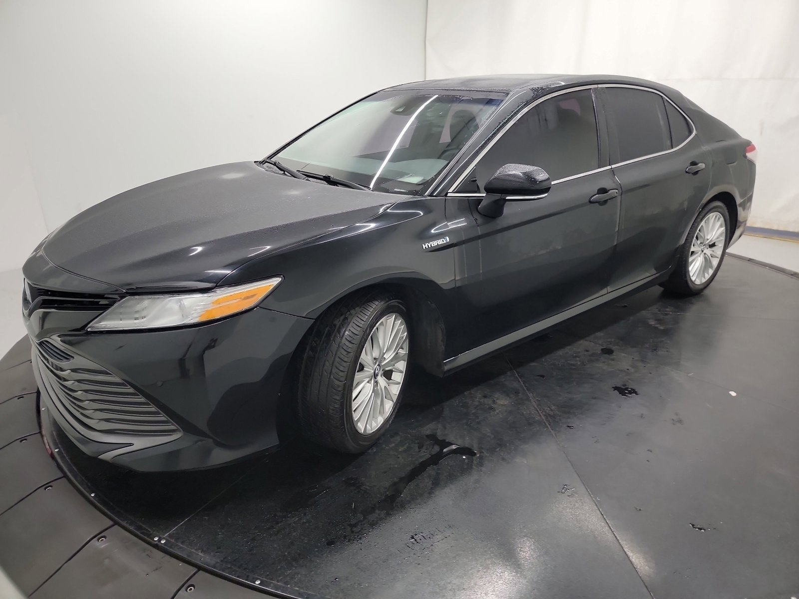 2018 Toyota Camry SE XLE Hybrid photo 4