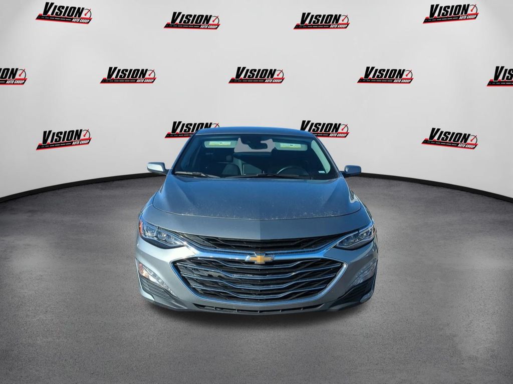 2024 Chevrolet Malibu Premier 2LT photo 2