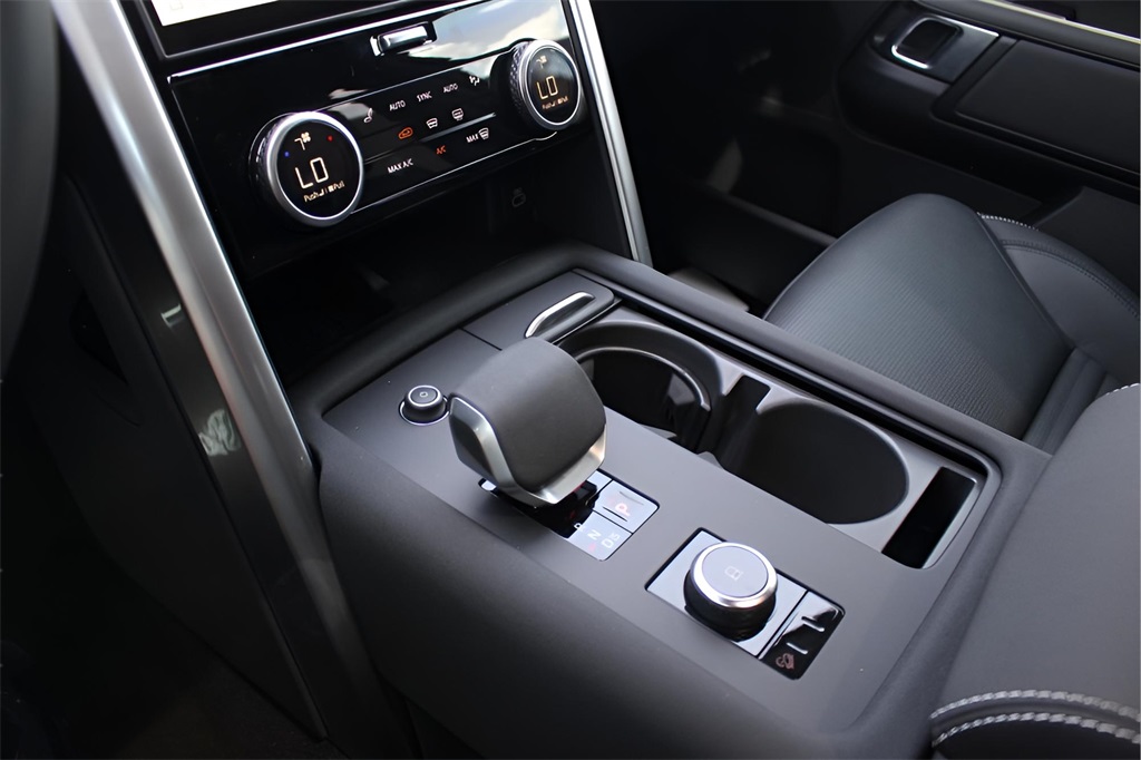 2025 Land Rover Discovery SE photo 22