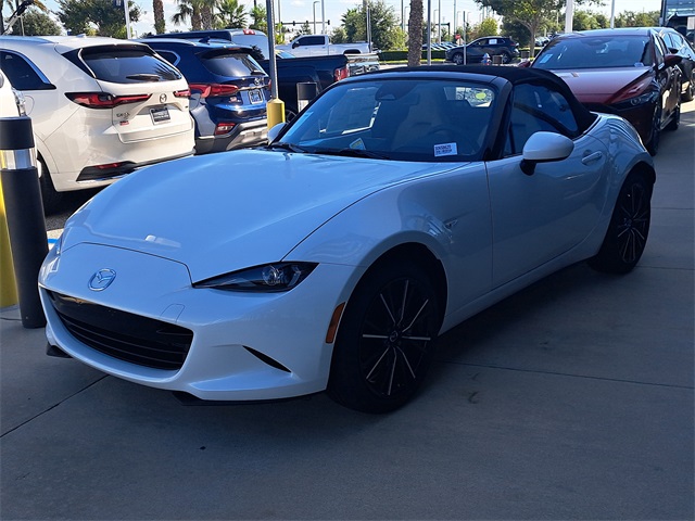 2025 Mazda MX-5 Miata Miata Grand Touring photo 2