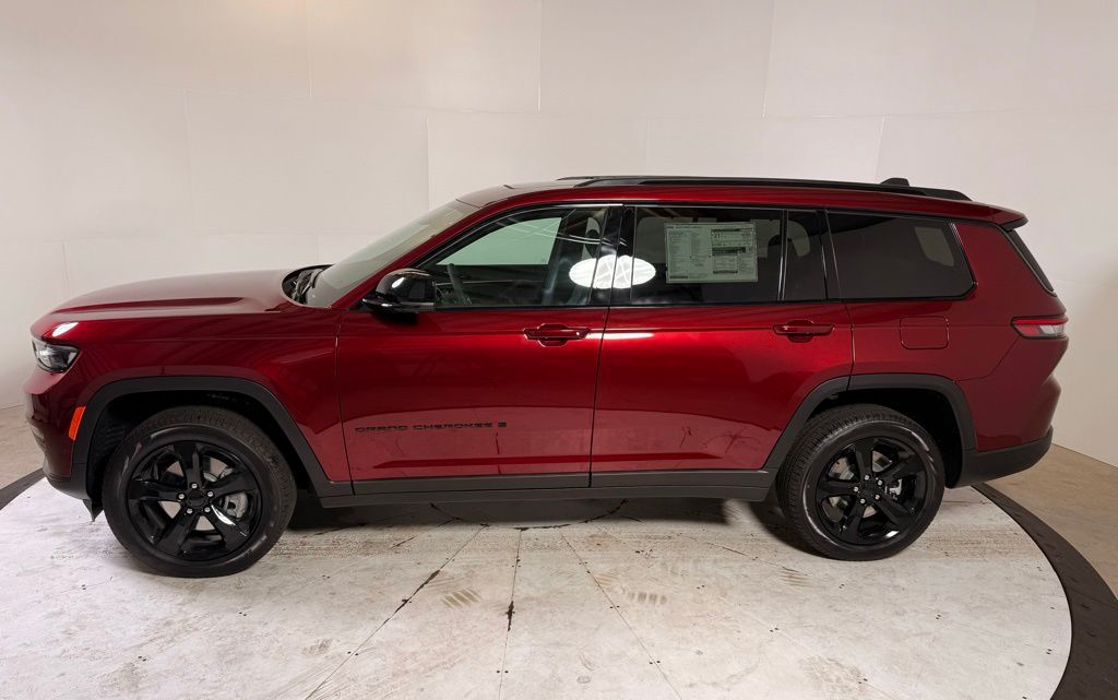 2025 Jeep Grand Cherokee Limited photo 4