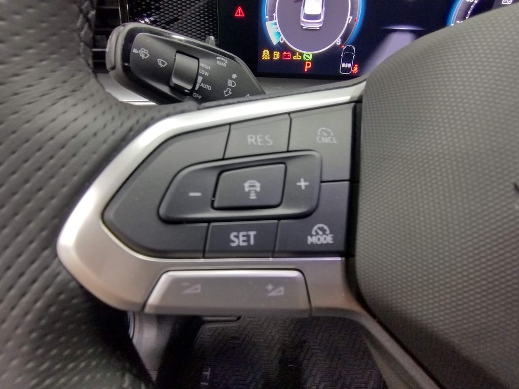 2025 Volkswagen Tiguan SE R-Line Black photo 27