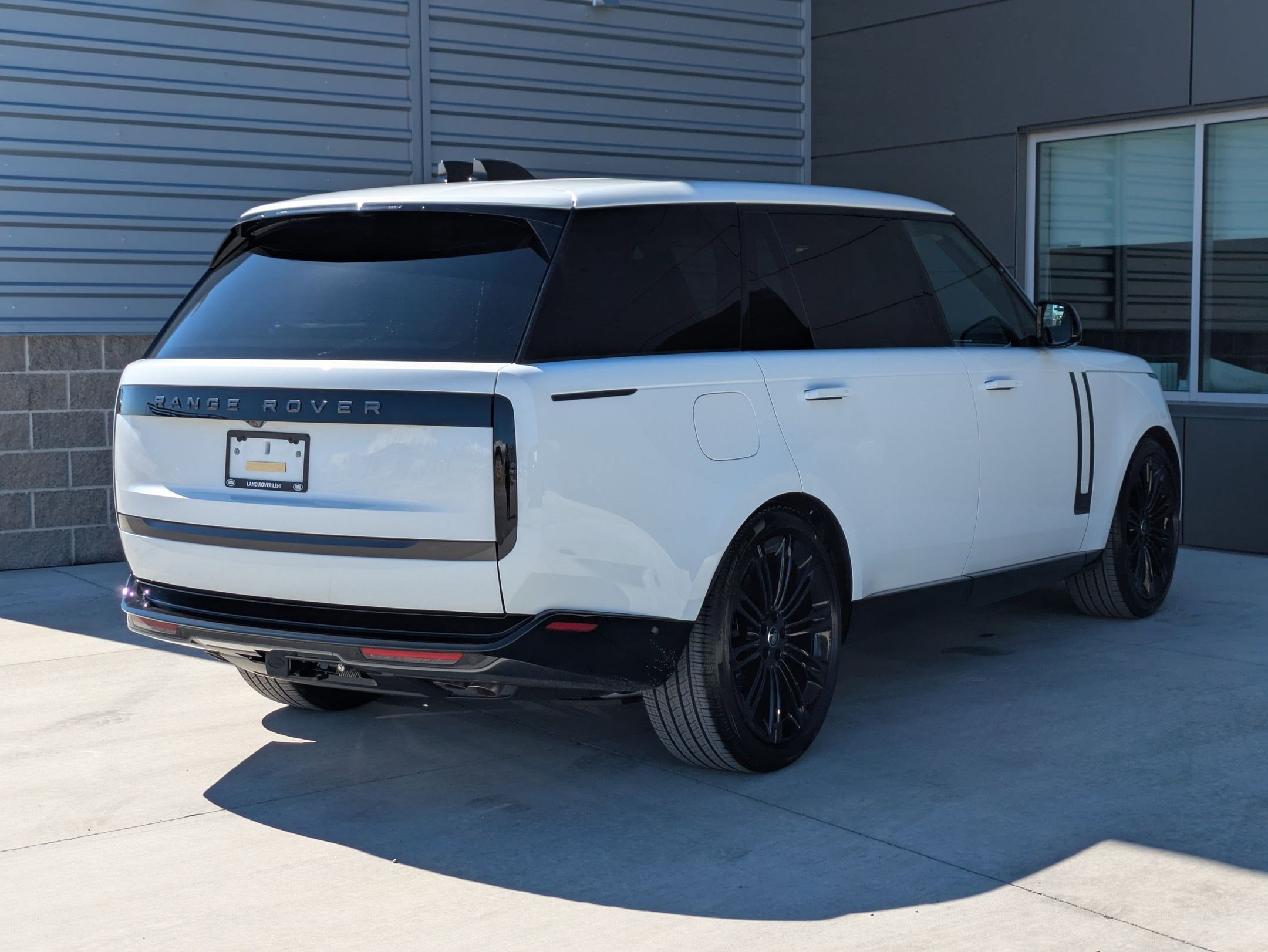 2025 Land Rover Range Rover SE photo 3