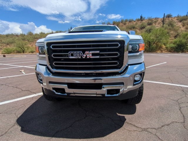 2019 Gmc Sierra HD SLT photo 2