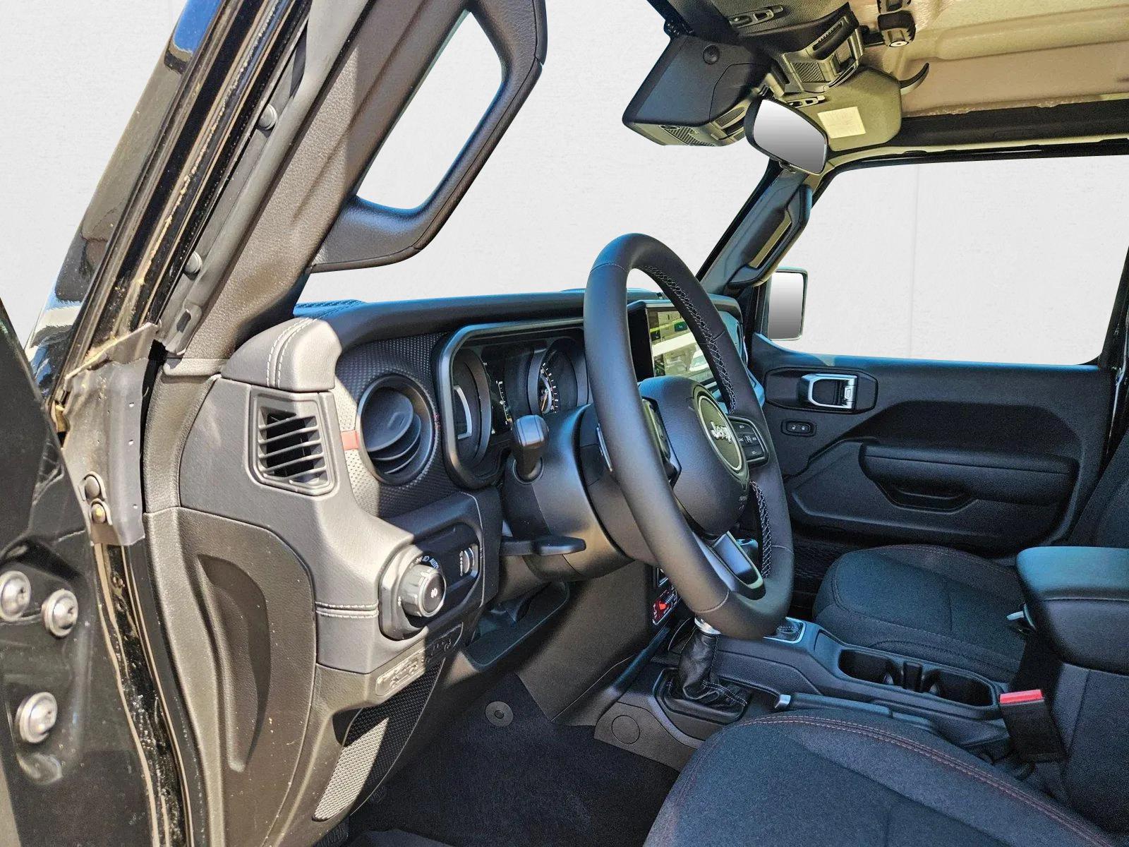 2025 Jeep Wrangler Rubicon photo 3