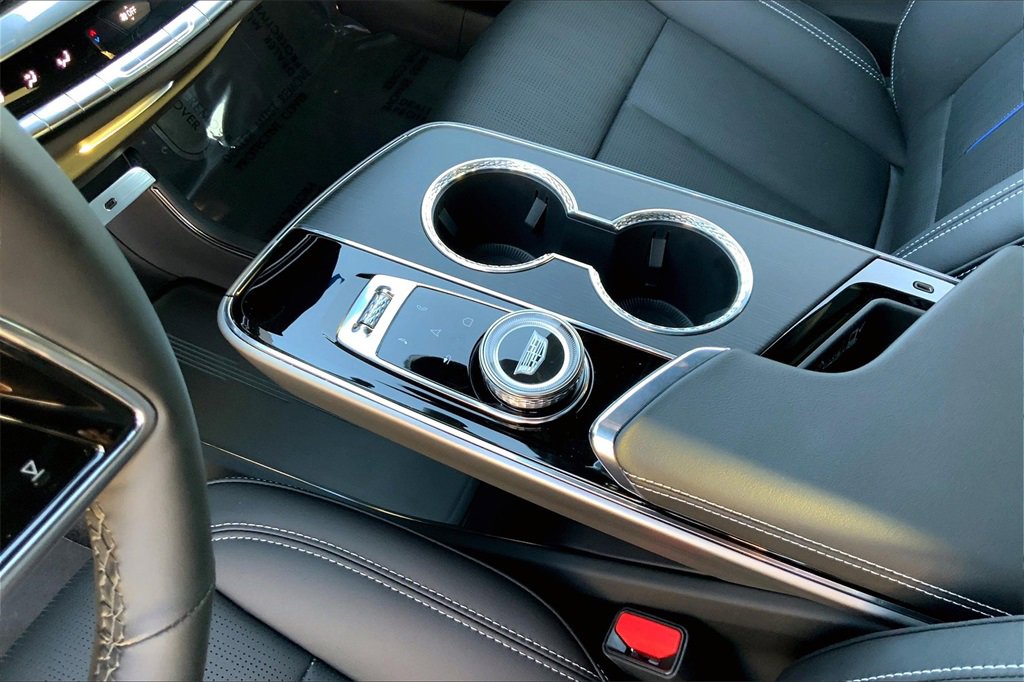 2025 Cadillac Lyriq Luxury photo 9
