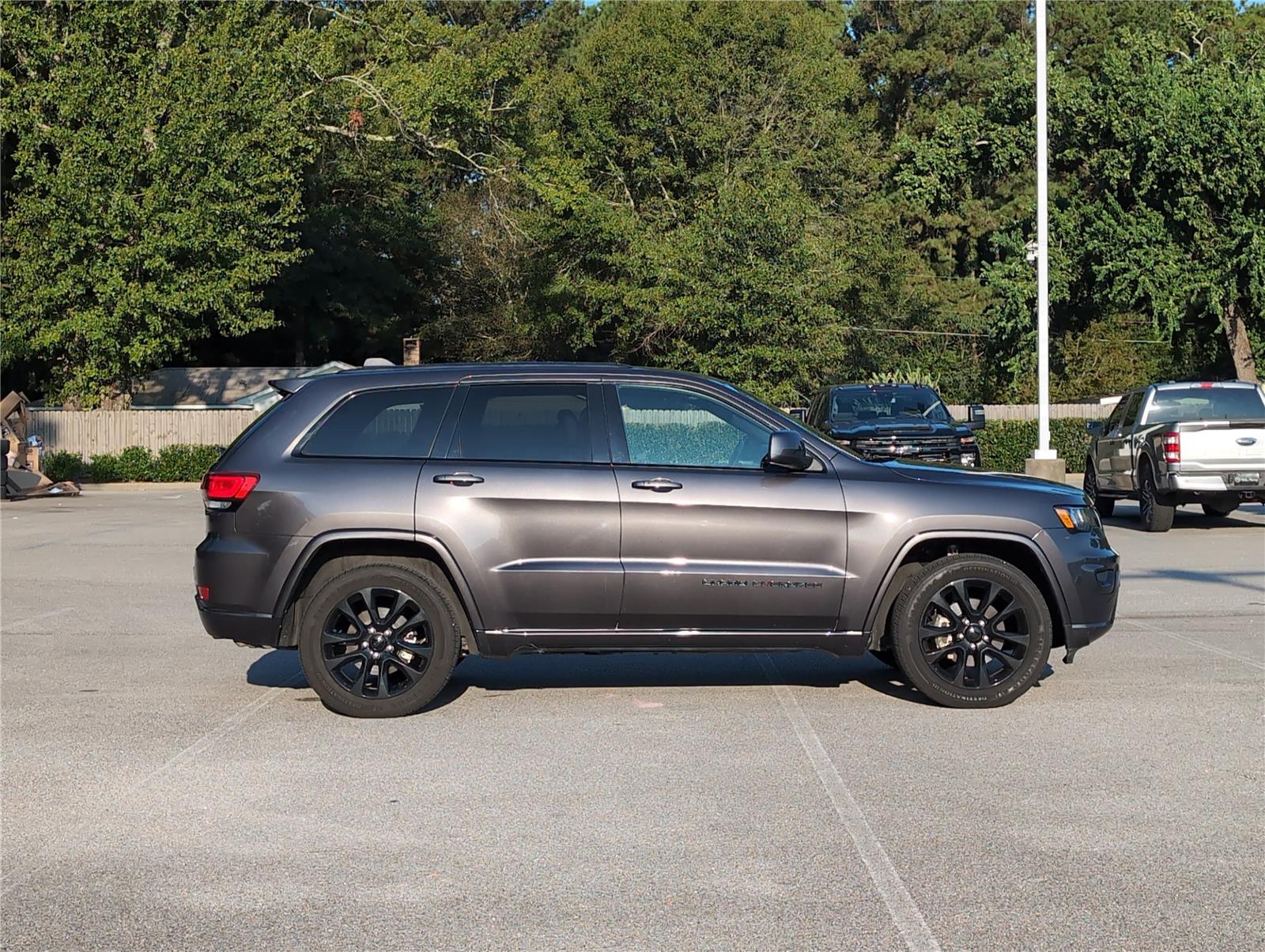 2020 Jeep Grand Cherokee Altitude photo 3
