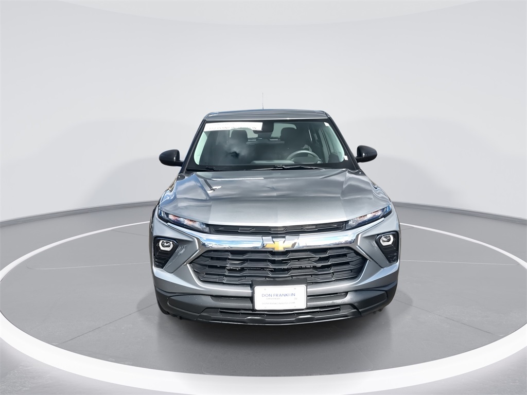 2024 Chevrolet Trailblazer LS photo 3