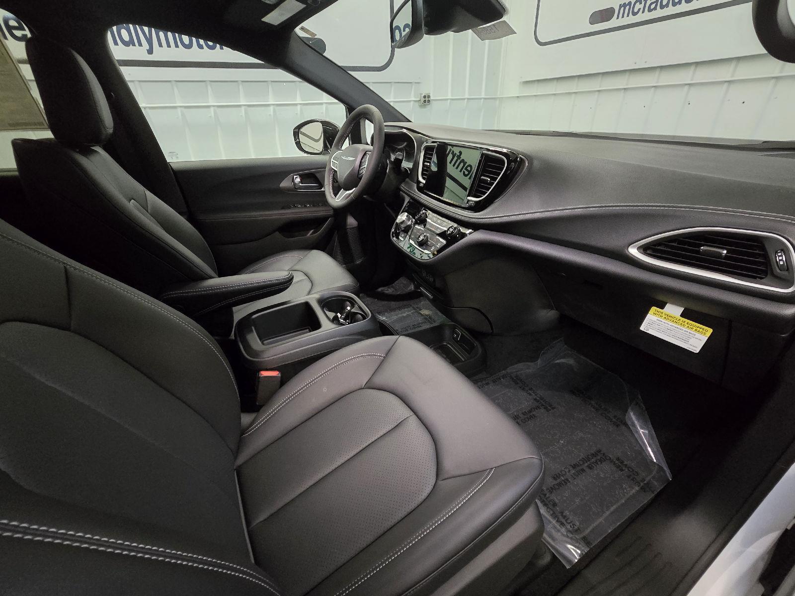 2025 Chrysler Pacifica photo 27