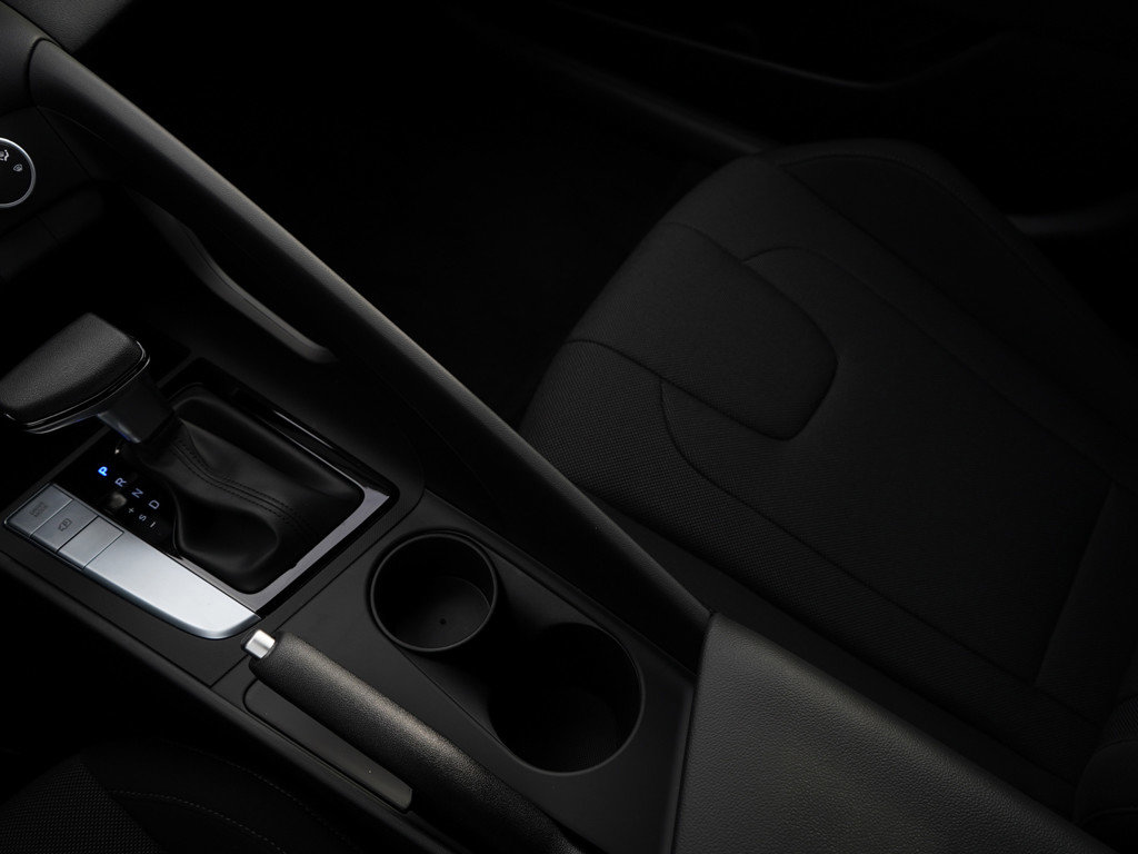 2025 Hyundai Elantra SE photo 23