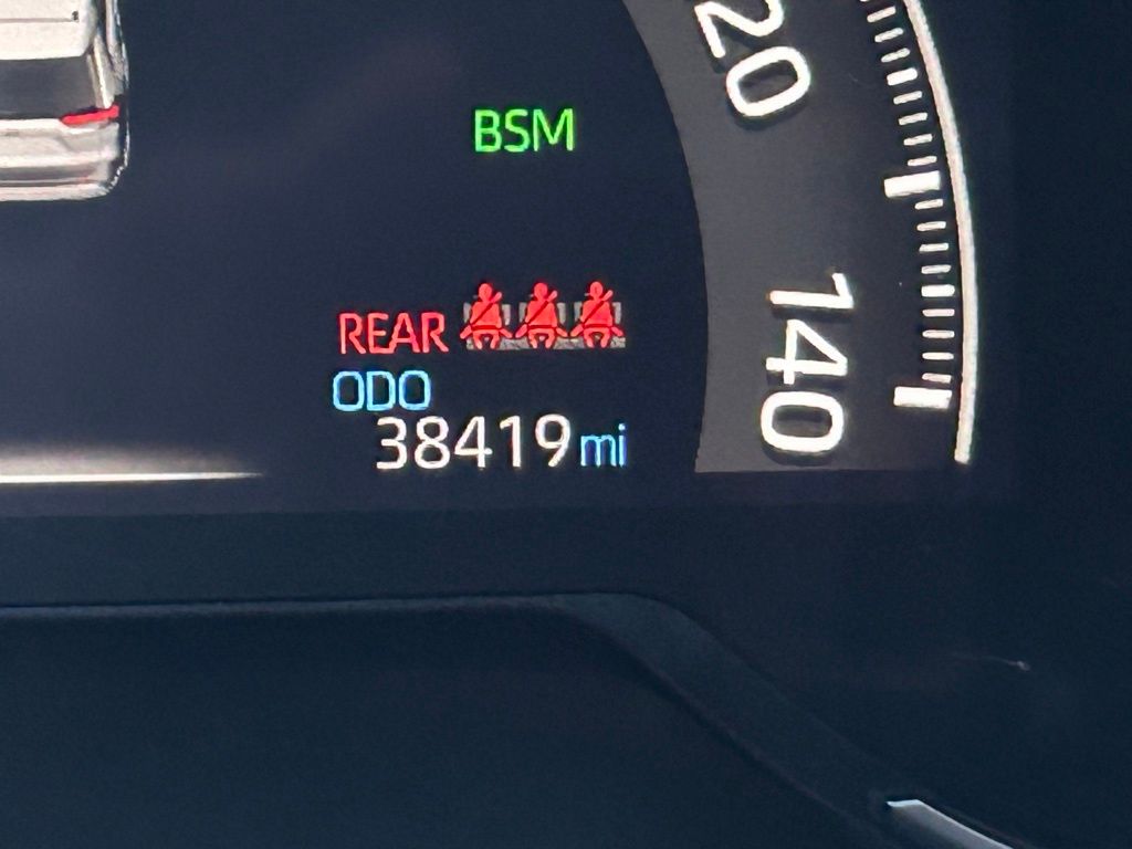 2024 Toyota RAV4 XLE photo 38