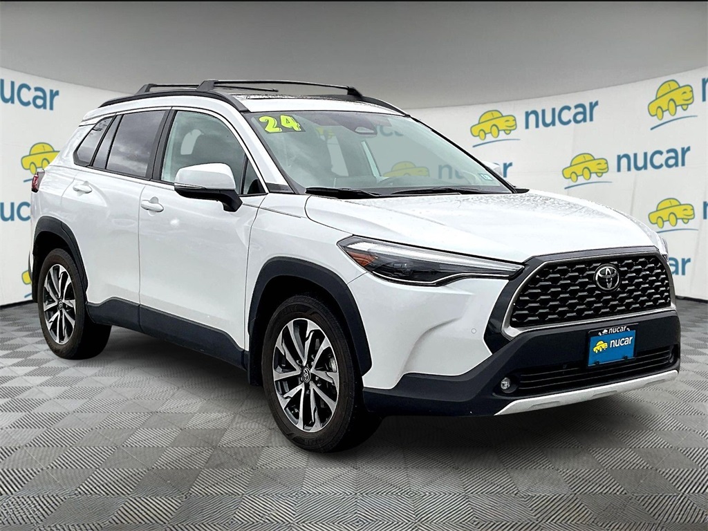 2024 Toyota Corolla Cross XLE's photo