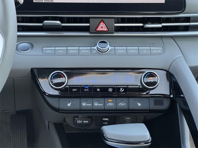 2024 Hyundai Elantra SEL Convenience photo 20